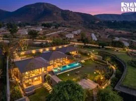 StayVista at Bohemian with Infinity Pool, Lawn