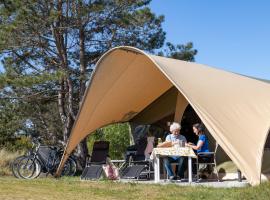 Duynlodge Ameland direct aan het strand, hotel i Nes