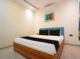 Hotel O Black Villa, hotel em Khāpri