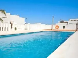 Chalet con piscina compartida alquilamos solo a familias