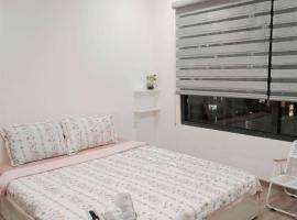 GÂY THƯƠNG NHỚ Homestay Phòng tầng cao với phòng tắm riêng trong Vinhomes Grand Park, hotell i Long Bình