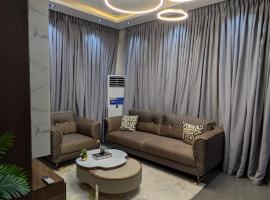 Modern Luxury 3BR Home 15 mins to Ikeja，Iseri的飯店