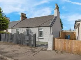 Arran Cottage - Huge 4 Bedroom House Next to M8