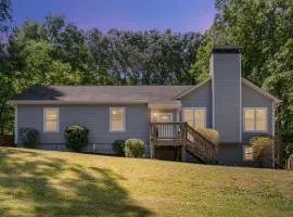 Modern 1 BR Basement Suite Near LakePoint and KSU