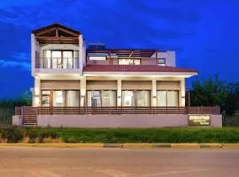 Byzantino Apartments Nea Roda