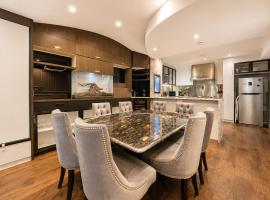 Phnom Penh - 4 Bedroom Luxury Town House, hotel v mestu Phnom Penh