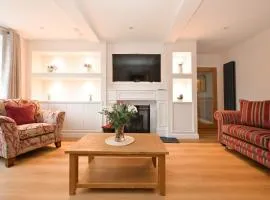 The Galloway Steading: Countryside Family Retreat with Sauna and Hot tub