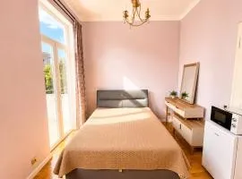 Summer Story Guesthouse - David Agmashenebeli 185