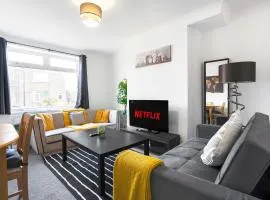 Modern 2BR Home with Parking Sleeps 5 Near Durham City