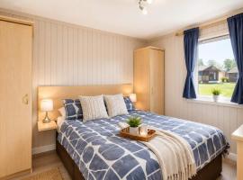 Hot Tub - Hunters Quay 3BR Lodge -Free Parking, hotel i Kilmun