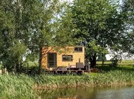 Tiny House in absoluter Alleinlage direkt am Naturteich mit Terrasse Grill & Kaminofen Juli - August Mindestmietzeit 1 Woche Sa- Sa