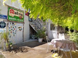 Les Hirondelles du Marais, hotel u gradu 'Riom'