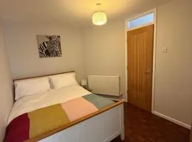 Modernised townhouse near Howbery Park