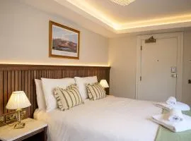 Experience Dingle at Main Street - Room 1