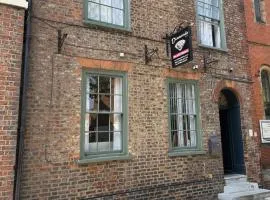 Diamonds Inn