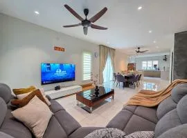 NEW Mantin 2 Storey Homestay 4R4B 19 people