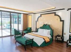 Grand Luxury Hotel