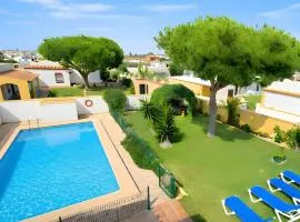 Chalet con piscina privada y zona de barbacoa cerca del pueblo