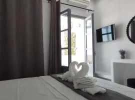 Saris rooms