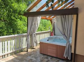 Apartment Jurček with jacuzzi & sauna, hotel v destinácii Luče