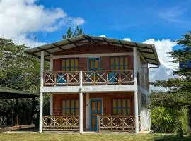 Casa Colibrí - Vista Mágica y Piscina de Manantial