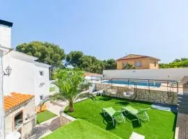 Villa con Piscina Privada y Vistas al Garraf cerca de Sitges