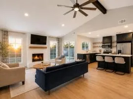 Modern Woodlands Getaway Near Waterway & Pavilion