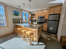 Argentine 1516 by SummitCove Lodging
