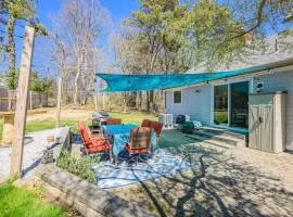 Peaceful Stay with Town Cove Access