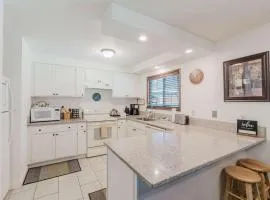 Delightful escape near downtown with shared pool & hot tub rec room & large deck