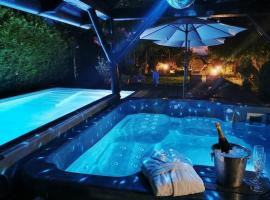 Dura Guesthouse, Garden Wellness Retreat near the Tisza River, hotel di Paszab