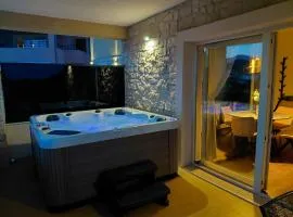 TEONA Luxury Apartment with jacuzzi and terrace sea view