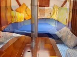 Dormait sur un bateau