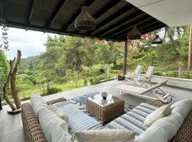 26 Villa Katerina, Elani
