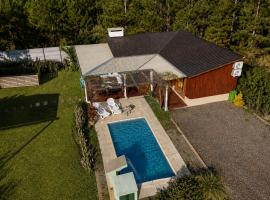 Casa completa con pileta privada y patio, hótel í Candelaria