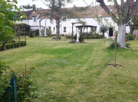 La longère Des Glycines, B&B in Égligny