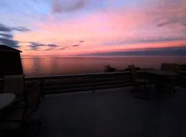 Bailiwick on the Beach - Oceanfront Cottage