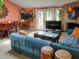 8 Mi to Lumen Field: Seattle Area Home w/ Backyard