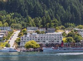 Crowne Plaza Queenstown by IHG: Queenstown şehrinde bir otel