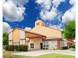 Garland Inn & Suites near Dallas TX