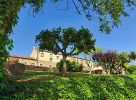 Casa Milia Arzúa - Transporte gratuíto desde la ciudad o conexión directa a pie desde el Camino, hotel i Arzúa