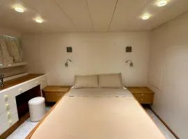 Yacht Laetitia Delta
