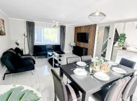 Home, but Better - Up to 11 Guests - Family & Contractor Stay