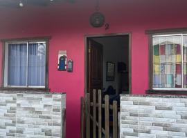 Casa quadra praia Jacaraipe!, hotell sihtkohas Jacaraípe