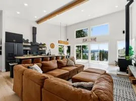 Lakeview Retreat for 13 Games, Golf Cart & Views
