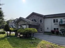 The Willowbrook Village at Lake Harmony, a Wyndham Hotel