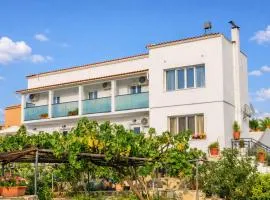 "The Veranda at Acharavi", Lakis Home - Bright and Spacious Apartment in the Centre of Acharavi, Walking Distance to the Beach