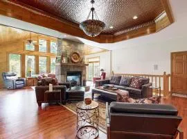 Luxurious Wooded Retreat