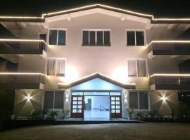 Hotel Wild Cherry, hotell i Shillong