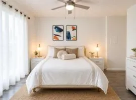 Modern Luxury Condo - Near UF, Shands & Celebration Pointe